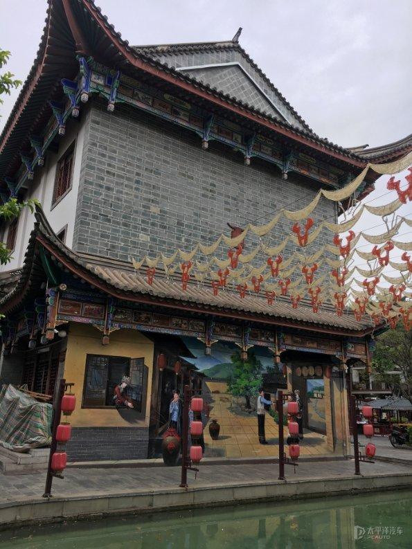 王思聪女友慎婕高调秀恩爱，大方表白男友，两人在一起多久了？游戏画面